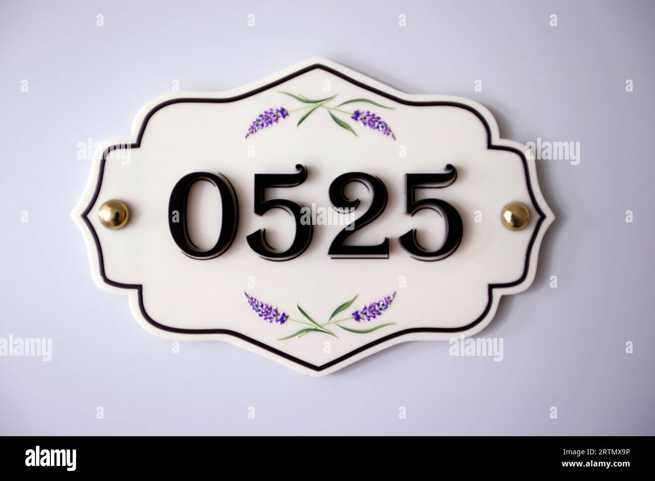 Numero della camera d'albergo su una porta. Foto Stock