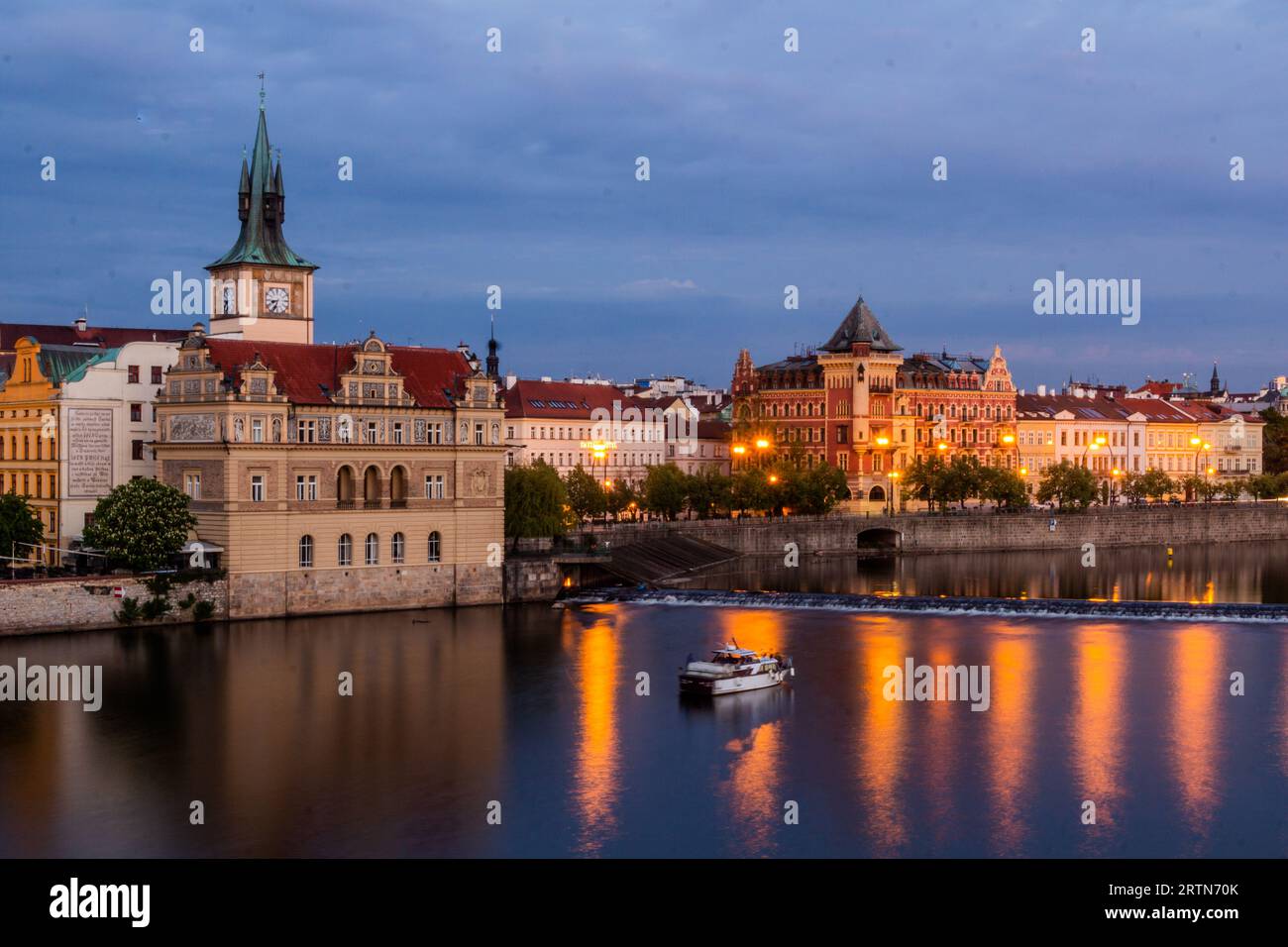 Fiume di Vltava nel centro di Praga, Repubblica Ceca Foto Stock