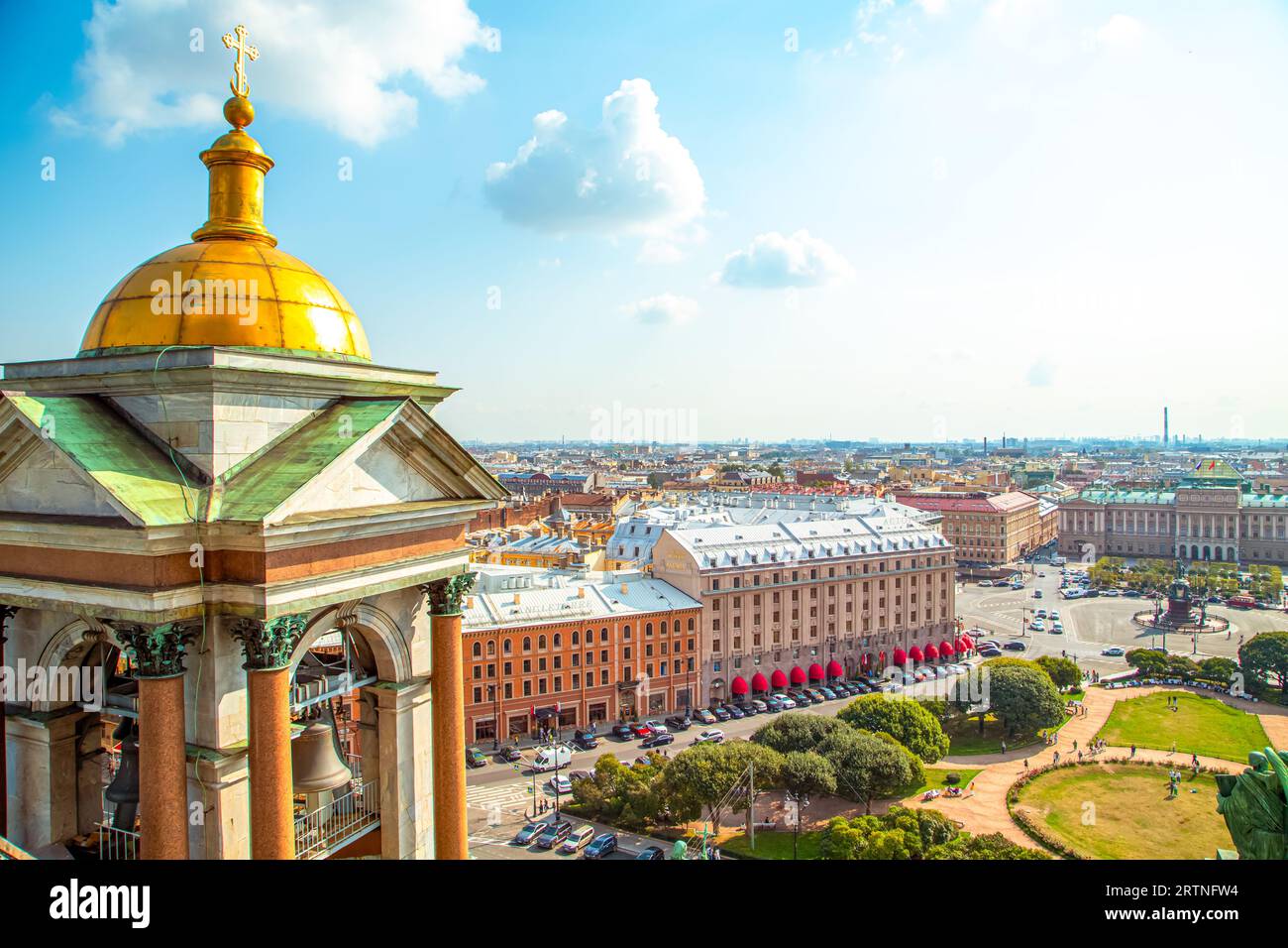 Vista aerea di St Piazza Isacco, il Palazzo Mariinskij e il monumento a Nicola i dal colonnato di San La cattedrale di Isaac. St Petersburg, Ru Foto Stock