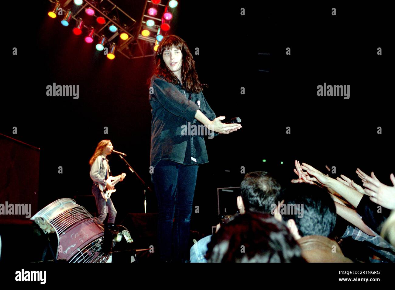 Milano Italia 1993-11-18: Eric Martin cantante del gruppo Mr.Big in concerto al Palatrussardi Foto Stock