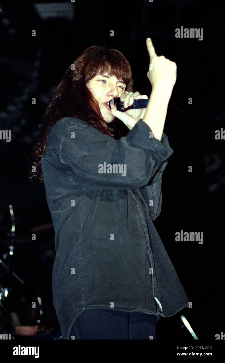 Milano Italia 1993-11-18: Eric Martin cantante del gruppo Mr.Big in concerto al Palatrussardi Foto Stock