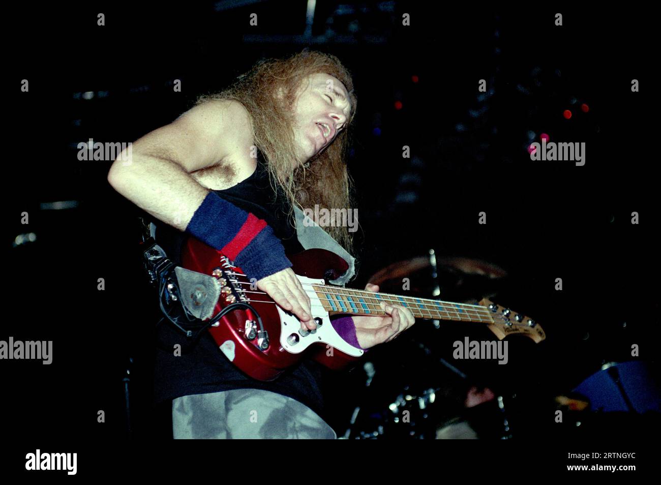 Milano Italia 1993-11-18: Billy Sheehan bassista del gruppo Mr.Big in concerto al Palatrussardi Foto Stock