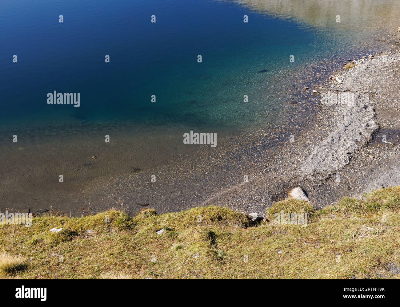 Pittoresco lago di montagna del Lago Retico in Ticino Foto Stock