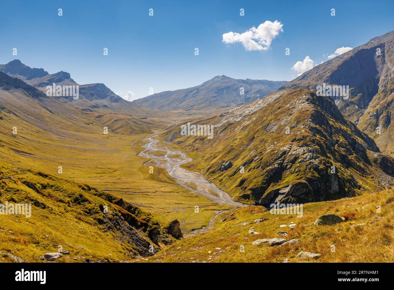 Valle alpina dell'Altopiano di Greina a Surselva, Svizzera Foto Stock