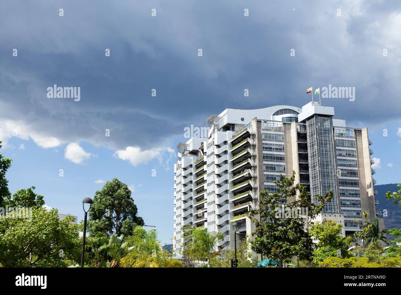 Medellín/Antioquia/Colombia; 27 agosto 2023: Edificio intelligente delle società pubbliche di Medellin. Foto Stock