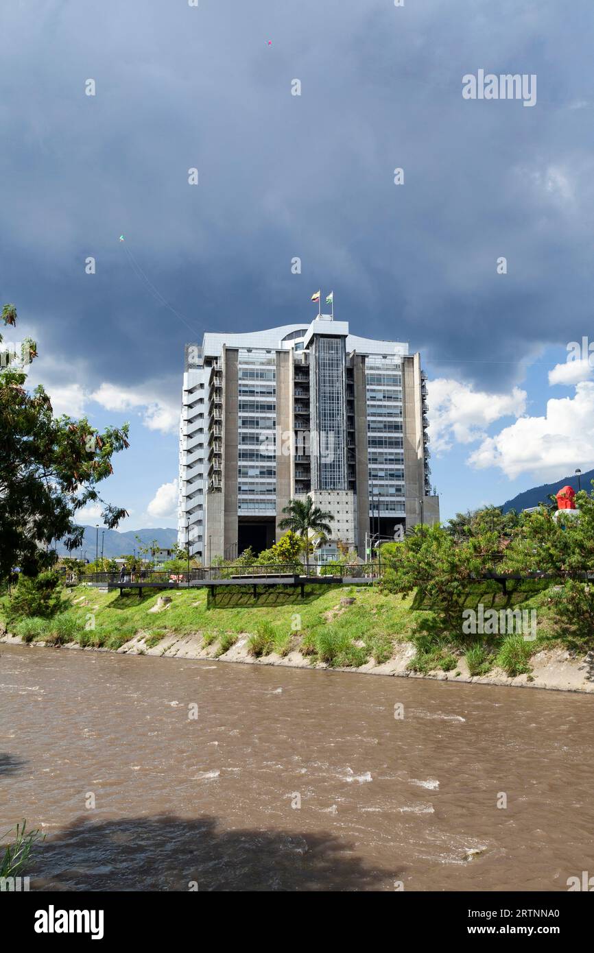 Medellín/Antioquia/Colombia; 27 agosto 2023: Edificio intelligente delle società pubbliche di Medellin. Foto Stock