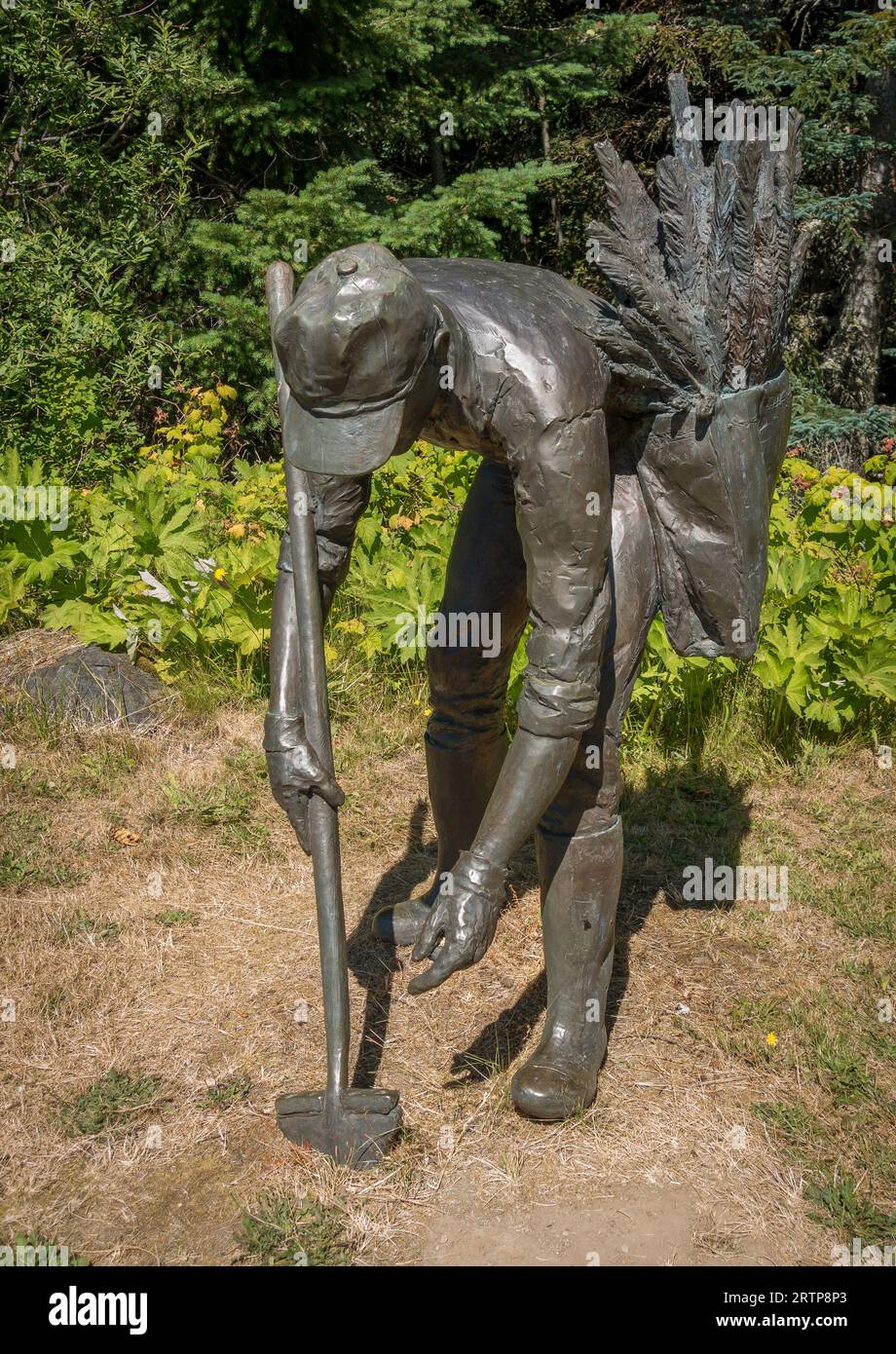 TOUTLE, WASHINGTON, USA - scultura della statua di piantatrice di alberi, Mount St Helens National Volcanic Monument, Gifford Pinchot National Forest, nelle cascate Foto Stock