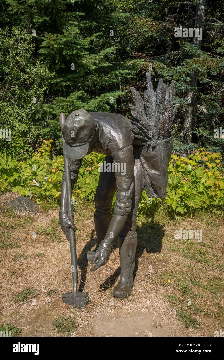 TOUTLE, WASHINGTON, USA - scultura della statua di piantatrice di alberi, Mount St Helens National Volcanic Monument, Gifford Pinchot National Forest, nelle cascate Foto Stock