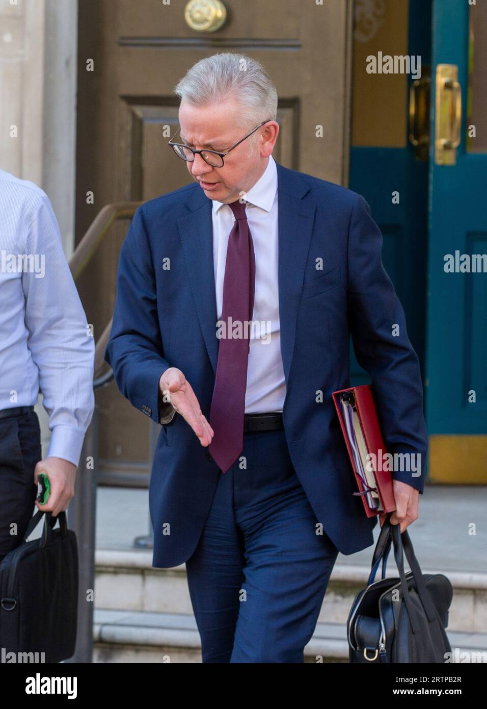 Londra, Regno Unito. 14 settembre 2023. Il Segretario di Stato per il livellamento, gli alloggi e le comunità e il Ministro per le relazioni intergovernative Michael Gove è visto fuori dall'Ufficio del Gabinetto. Credito: Tayfun salci / Alamy Live News Foto Stock