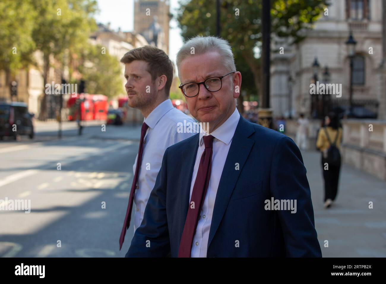 Londra, Regno Unito. 14 settembre 2023. Il Segretario di Stato per il livellamento, gli alloggi e le comunità e il Ministro per le relazioni intergovernative Michael Gove è visto fuori dall'Ufficio del Gabinetto. Credito: Tayfun salci / Alamy Live News Foto Stock