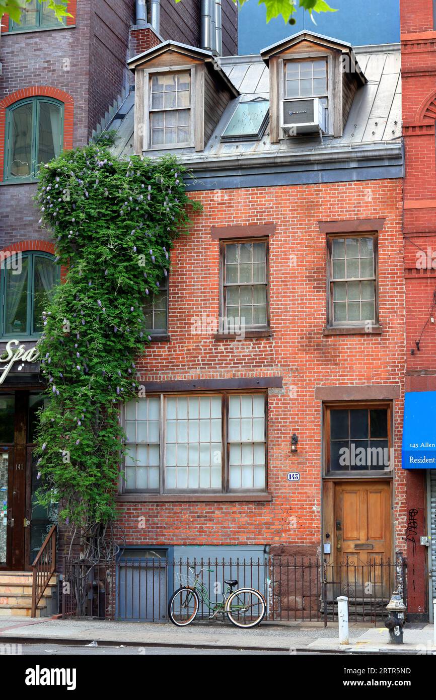 Sutton House, 143 Allen St, New York. La casa in stile federale fu costruita per un capitano di nave che partecipò al commercio degli schiavi del Cotton Triangle. Foto Stock