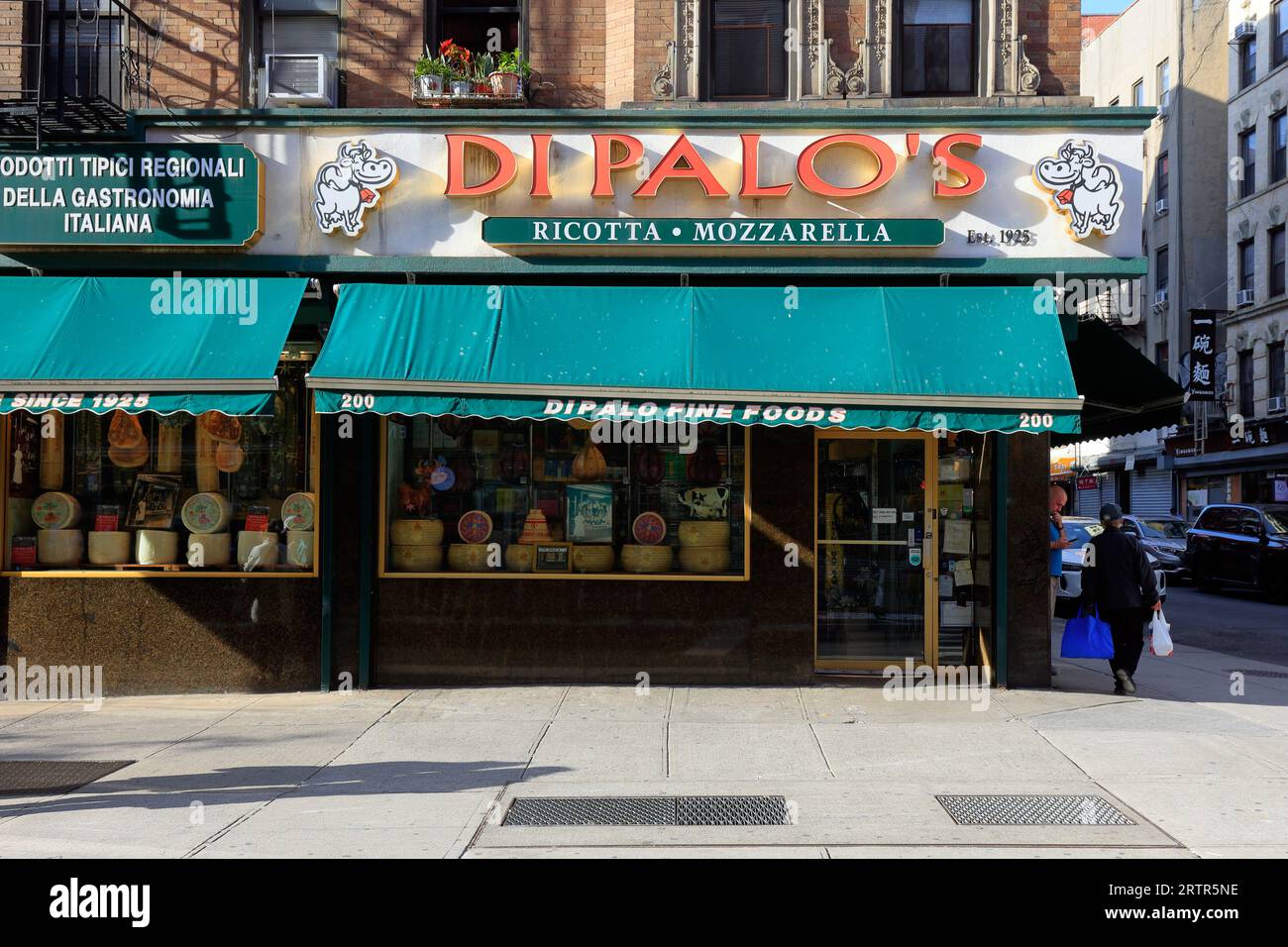 Di Palo's fine Foods, 200 Grand St, New York. Magazzino di New York di un negozio di formaggi e alimentari italiani a Little Italy/Chinatown di Manhattan. Foto Stock