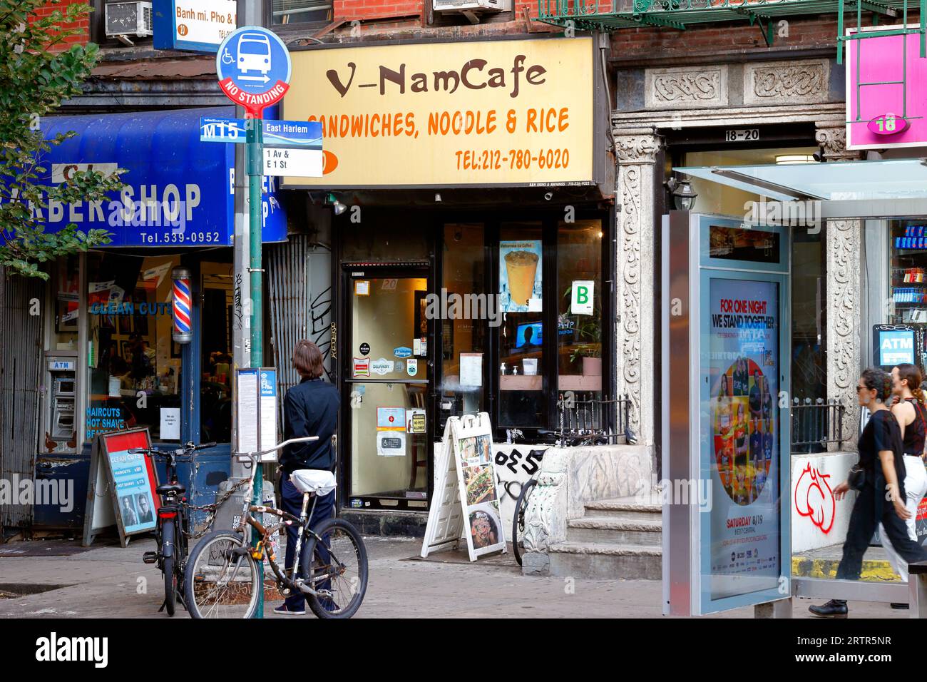 V-Nam Cafe, 20 1st Ave, New York. Foto del negozio di New York di un ristorante vietnamita nell'East Village di Manhattan. Foto Stock