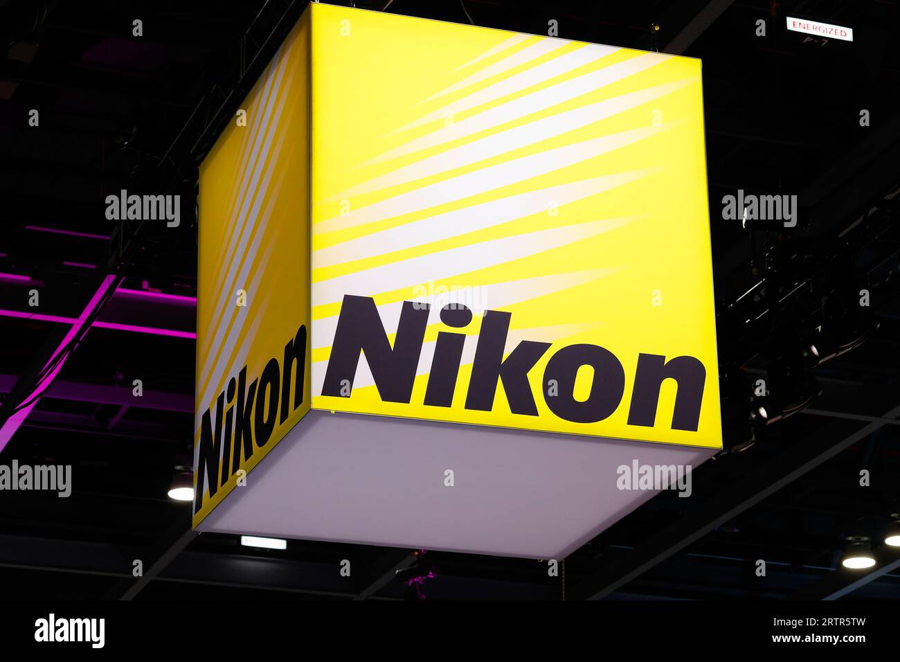 Segnaletica Nikon wayfinding a una fiera, una mostra. Foto Stock