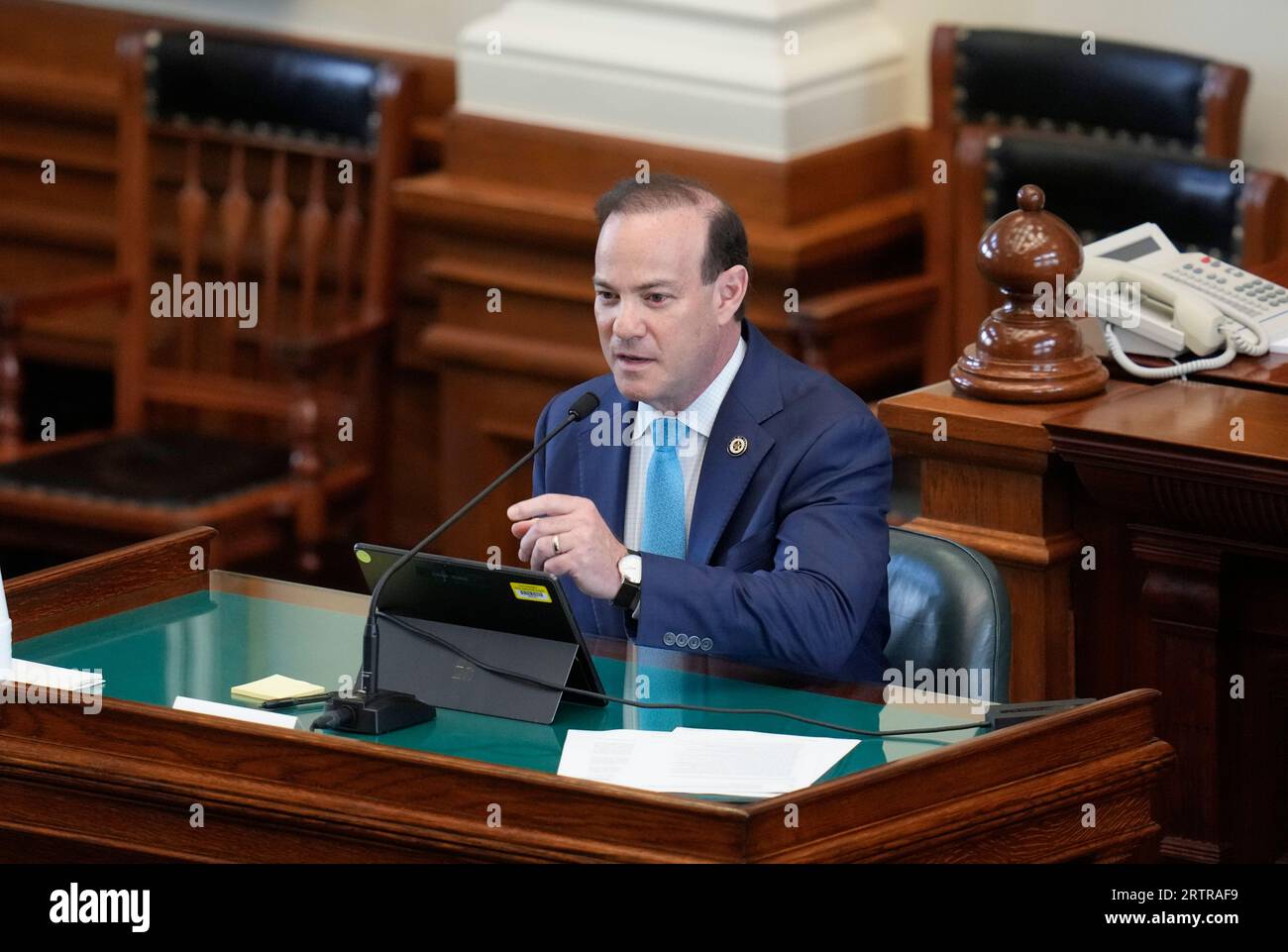 Austin Texas USA, 14 settembre 2023: Il primo assistente procuratore generale GRANT DORFMAN testimonia durante la sessione pomeridiana del giorno otto nel processo per impeachment del procuratore generale del Texas Ken Paxton al Senato del Texas. Crediti: Bob Daemmrich/Alamy Live News Foto Stock