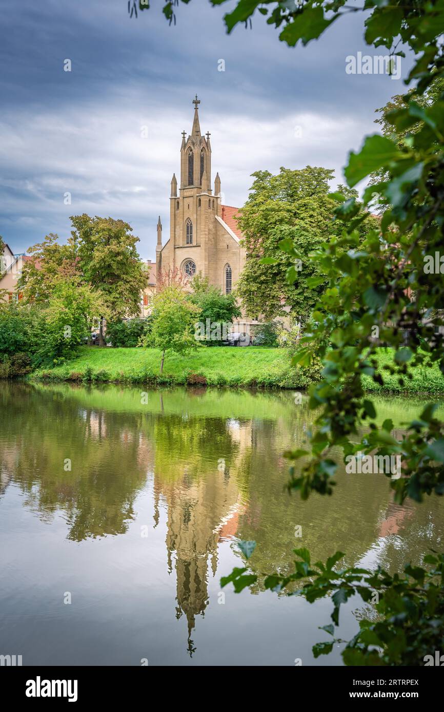 Chiesa storica sul lungomare, Rottenburg am Neckar, Germania Foto Stock