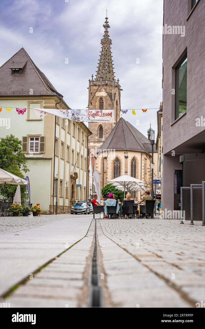Storica torre della chiesa in città, Rottenburg am Neckar, Germania Foto Stock