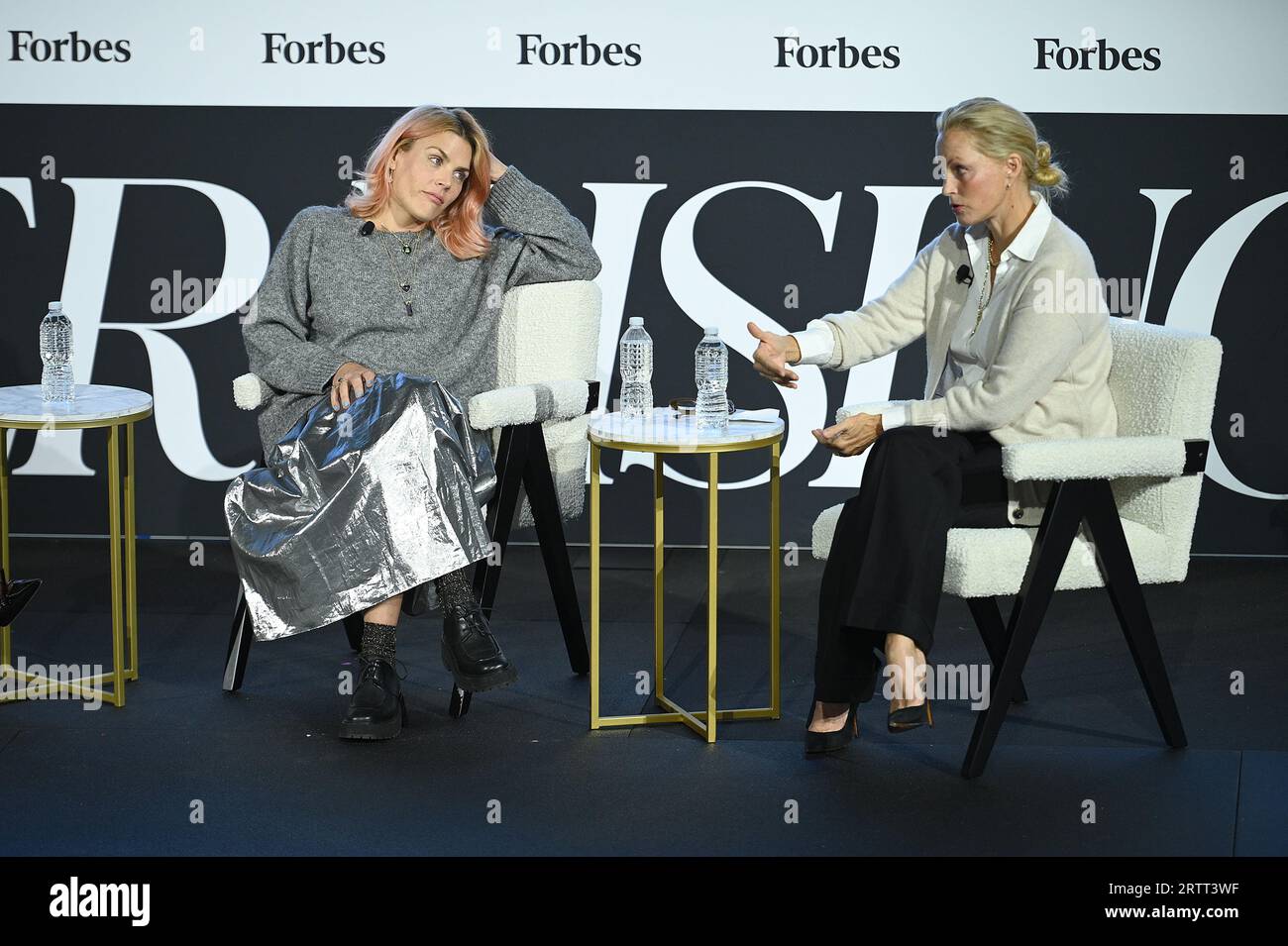 New York, USA. 14 settembre 2023. (L-R) Busy Philipps e Ali Wentworth intervengono in un panel al Forbes Power Women's Summit 2023 tenutosi al Jazz Center di New York, New York, 14 settembre 2023. (Foto di Anthony Behar/Sipa USA) credito: SIPA USA/Alamy Live News Foto Stock