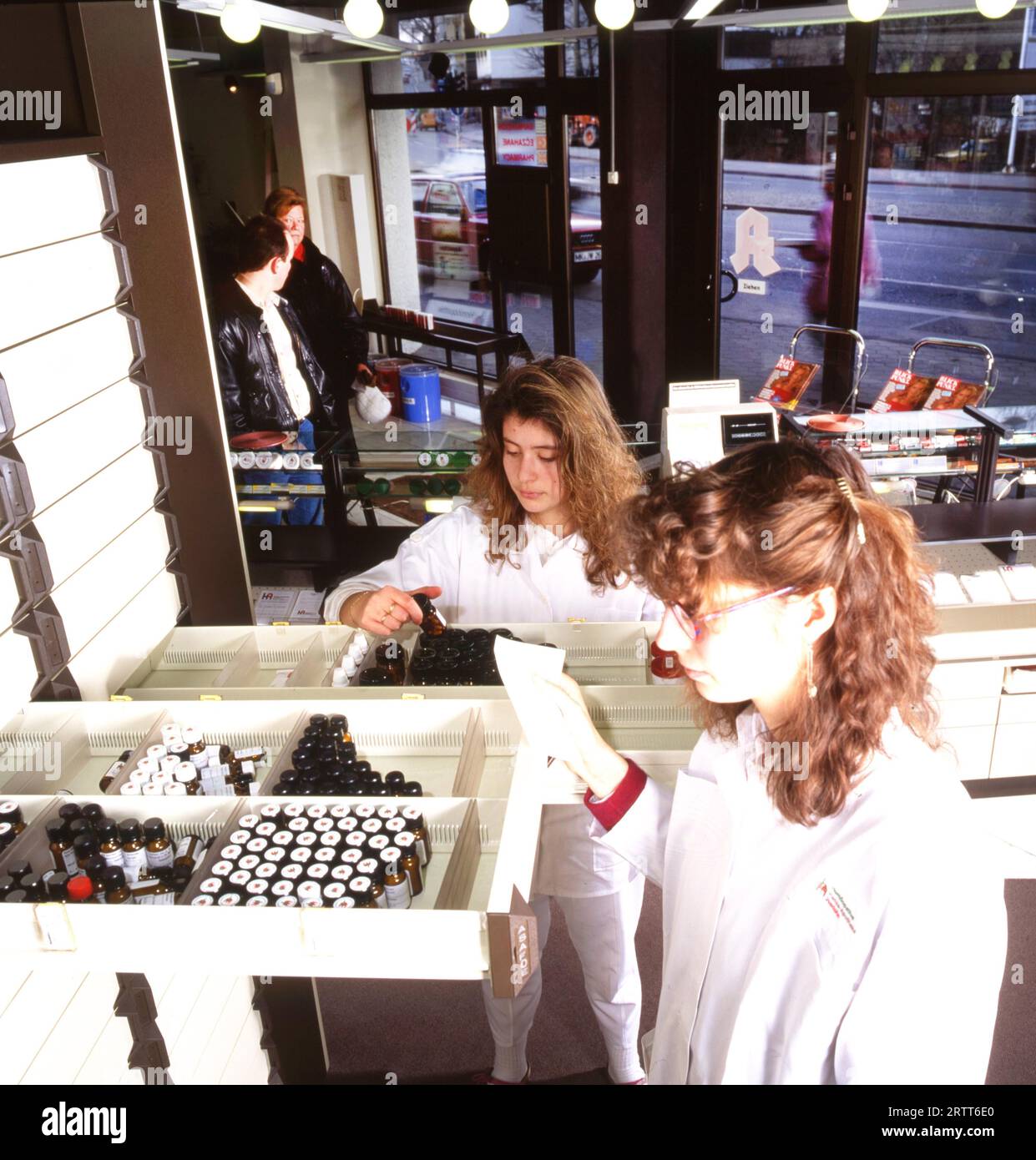 DEU, Germania: Le diapositive storiche dei tempi 80-90, Iserlohn. Pharmacy.80S.. SIGNOR sì! Foto Stock
