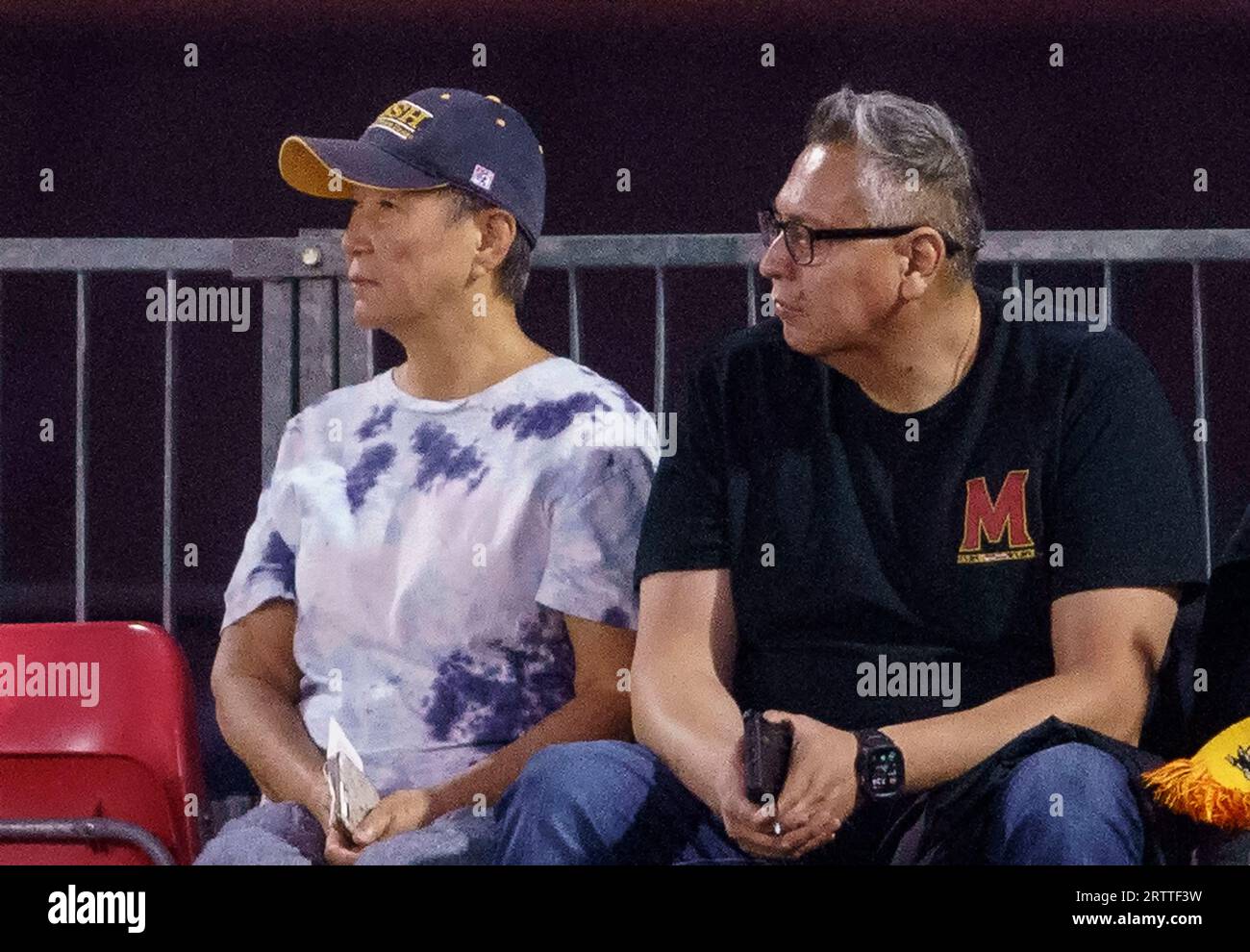 COLLEGE PARK, Maryland, USA - 14 settembre 2023: I tifosi del Maryland sono intenzionati a giocare durante una partita di calcio del college Big Ten tra l'Università del Maryland e l'Università del Michigan il 14 settembre 2023, a Ludwig Field, a College Park, Maryland. (Foto di Tony Quinn-Alamy Live News) Foto Stock