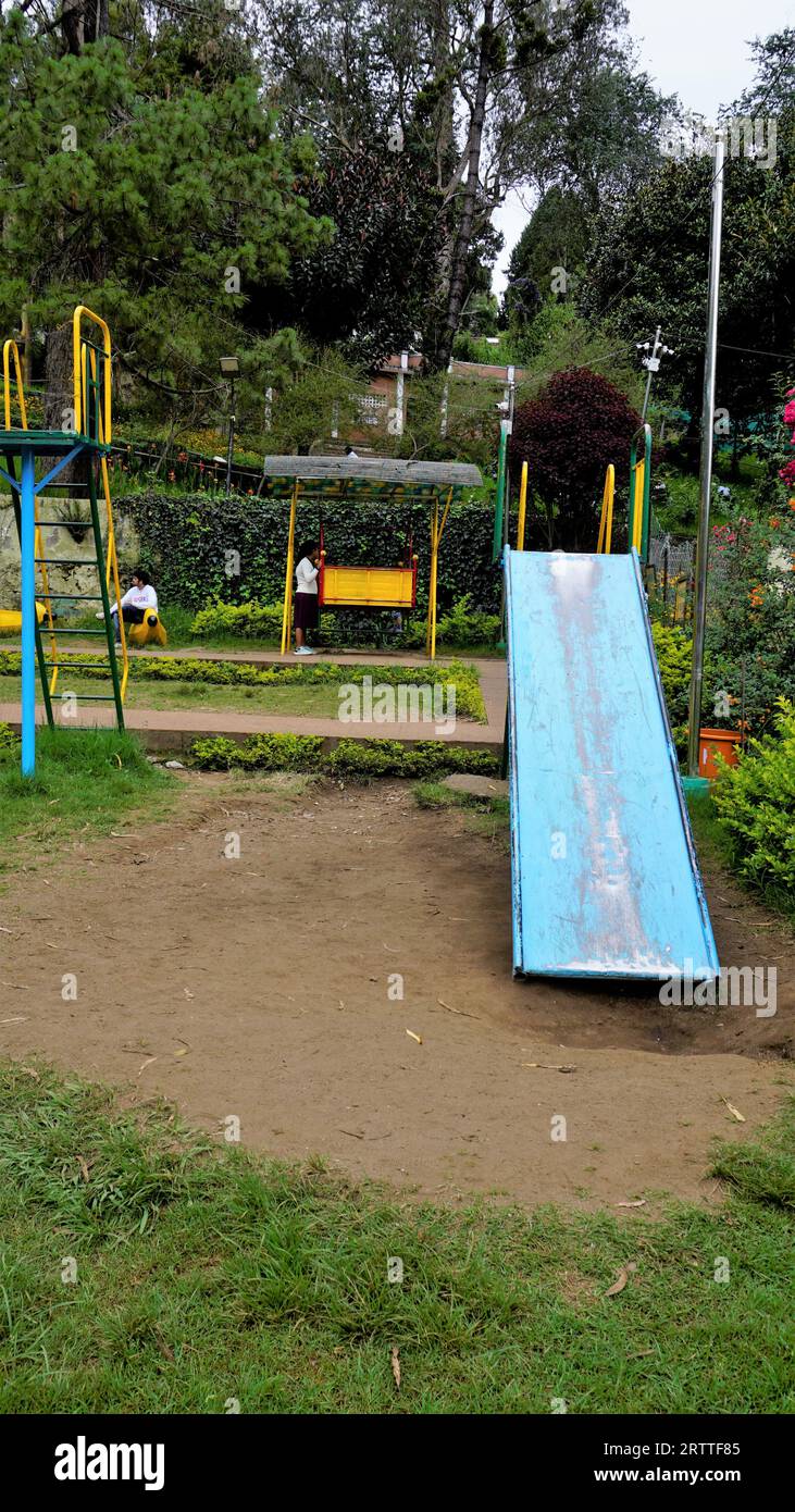 kodaikanal, india - 18 giugno 2023: Area giochi per bambini da Bryant Park. Uno dei luoghi da non perdere a Queen of Hills Kodaikanal con un bellissimo flusso panoramico Foto Stock