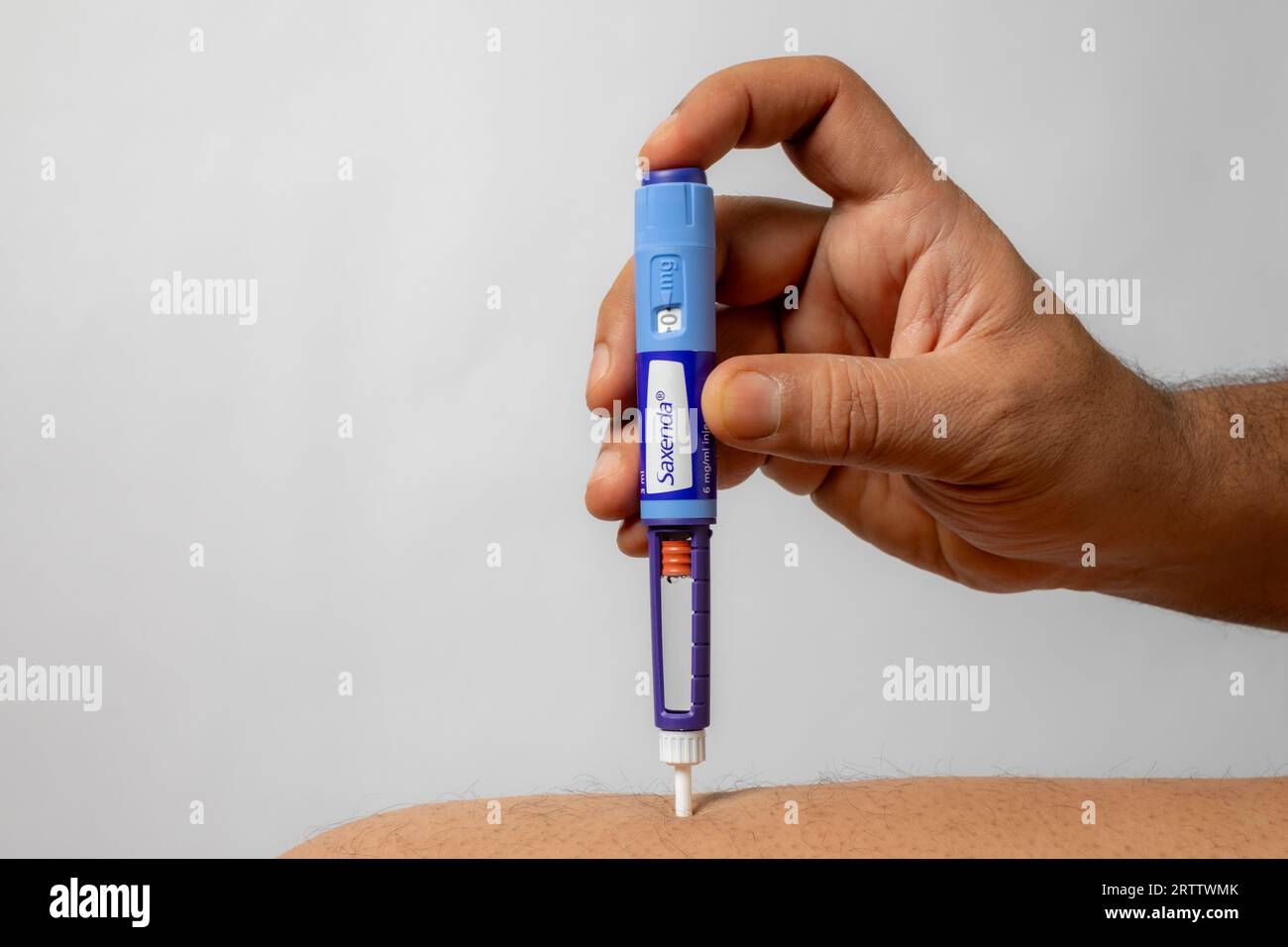 foto dell'iniezione di penna diabetica sulla pelle Foto Stock