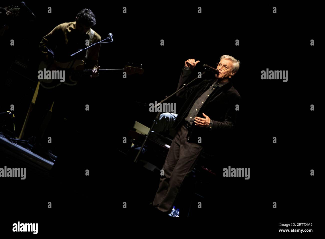 Porto, Portogallo. 14 settembre 2023. Il cantante brasiliano Caetano Veloso si esibisce al Porto coliseum, il primo giorno di due concerti, nel nord del paese, il 14 settembre 2023, Porto, Portogallo (foto di Rita Franca/NurPhoto) crediti: NurPhoto SRL/Alamy Live News Foto Stock