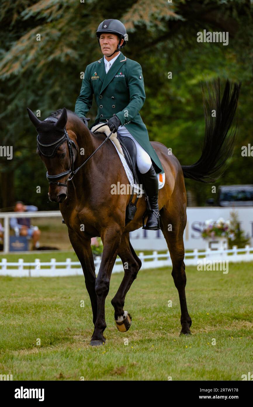 Blenheim Palace, Oxfordshire, UK.giovedì 14 ottobre 2023. Il giorno di apertura delle prove ippiche internazionali di Blenheim Palace è iniziato con Dressage. Dressage era un'idea militare per produrre supporti obbedienti, flessibili e reattivi che sarebbero stati migliori in battaglia. L'evento vedrà quattro giorni di eventi, tra cui Dressage, Cross Country e Showjumping, che si svolgono tutti nel Blenheim Palace. Crediti: Ian Tennant / Alamy Live News. Foto Stock