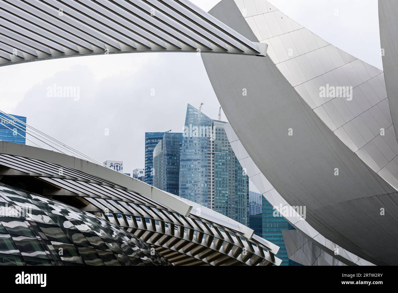 Forme architettoniche moderne di Marina Bay e Downtown Core a Singapore Foto Stock