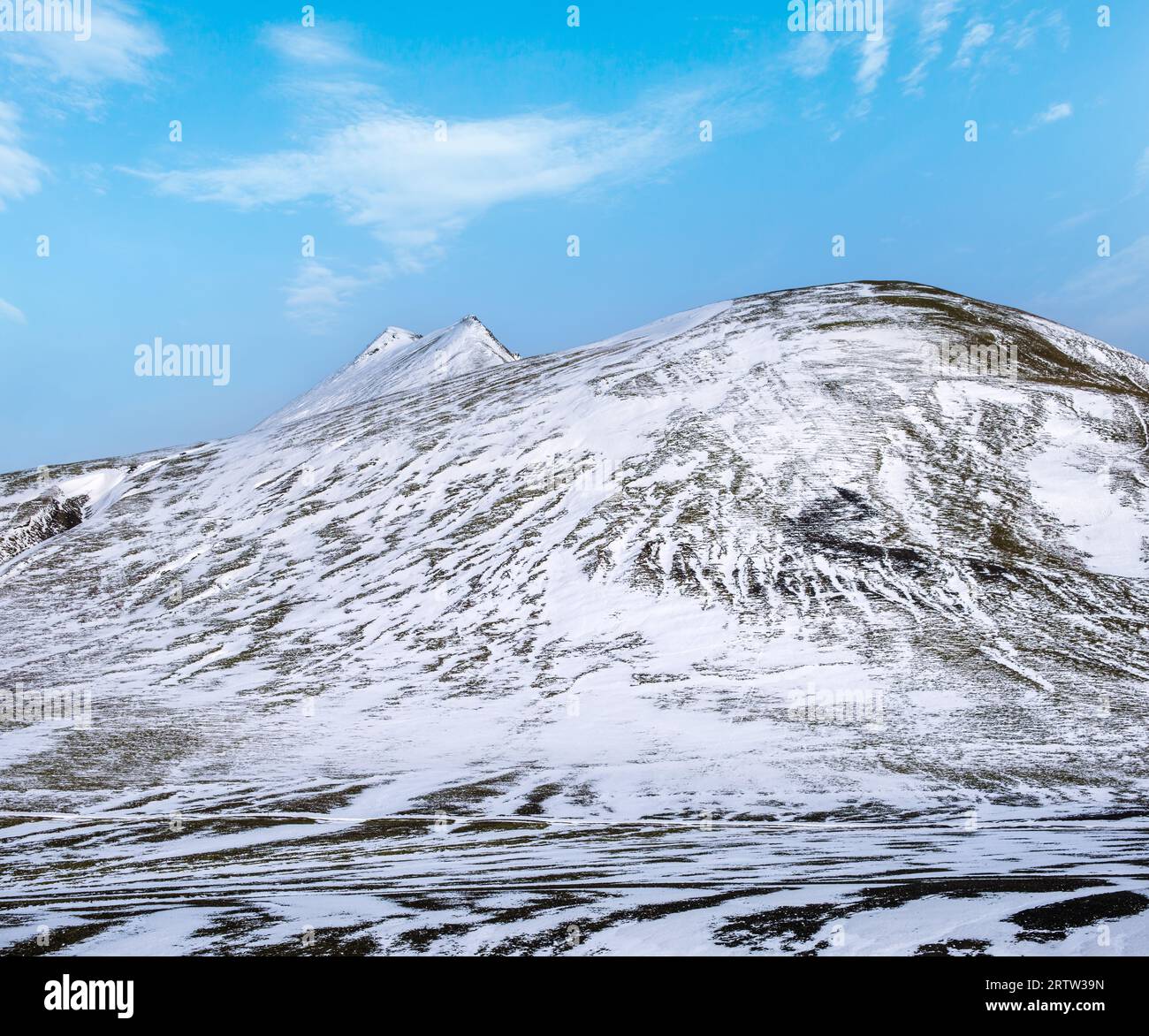 Montagne colorate Landmannalaugar sotto la neve in autunno, Islanda Foto Stock