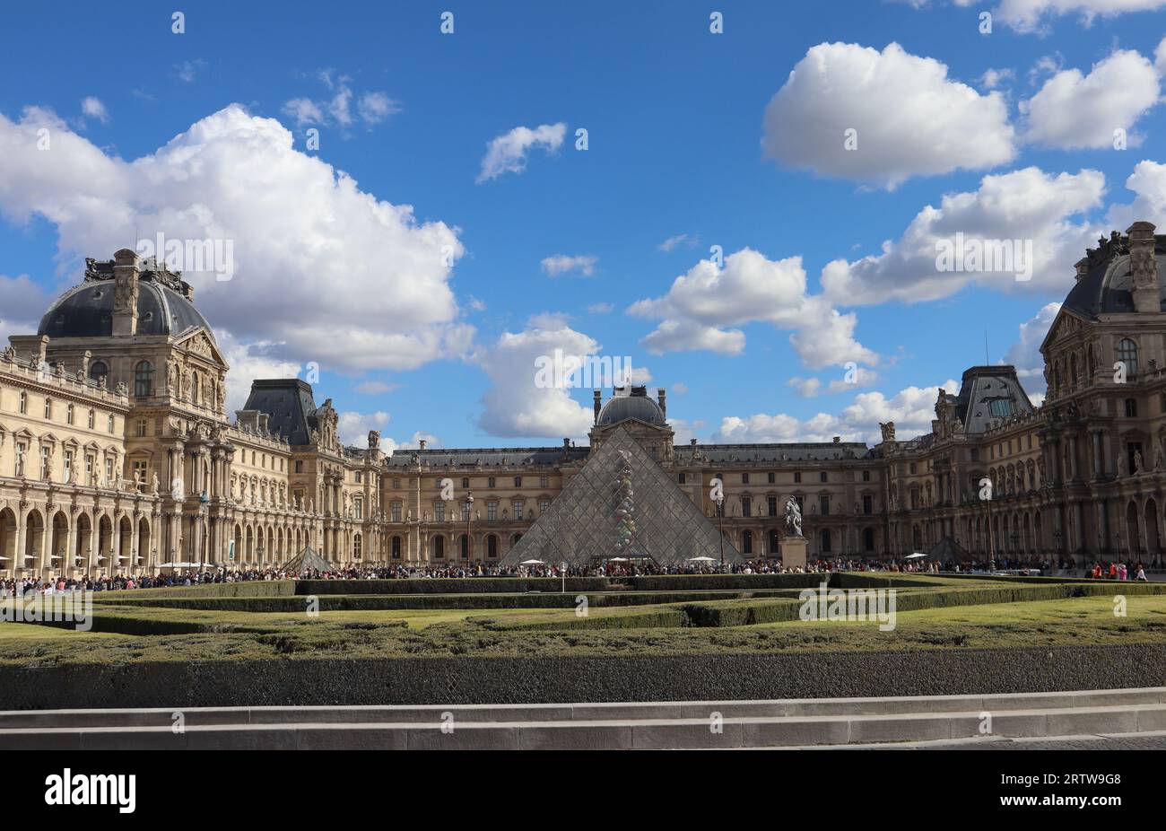 Museo del Louvre, Parigi, Francia. Piramide di Louvre. Foto Stock