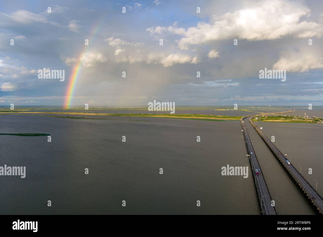 Rainbow su Mobile Bay, Alabama Foto Stock