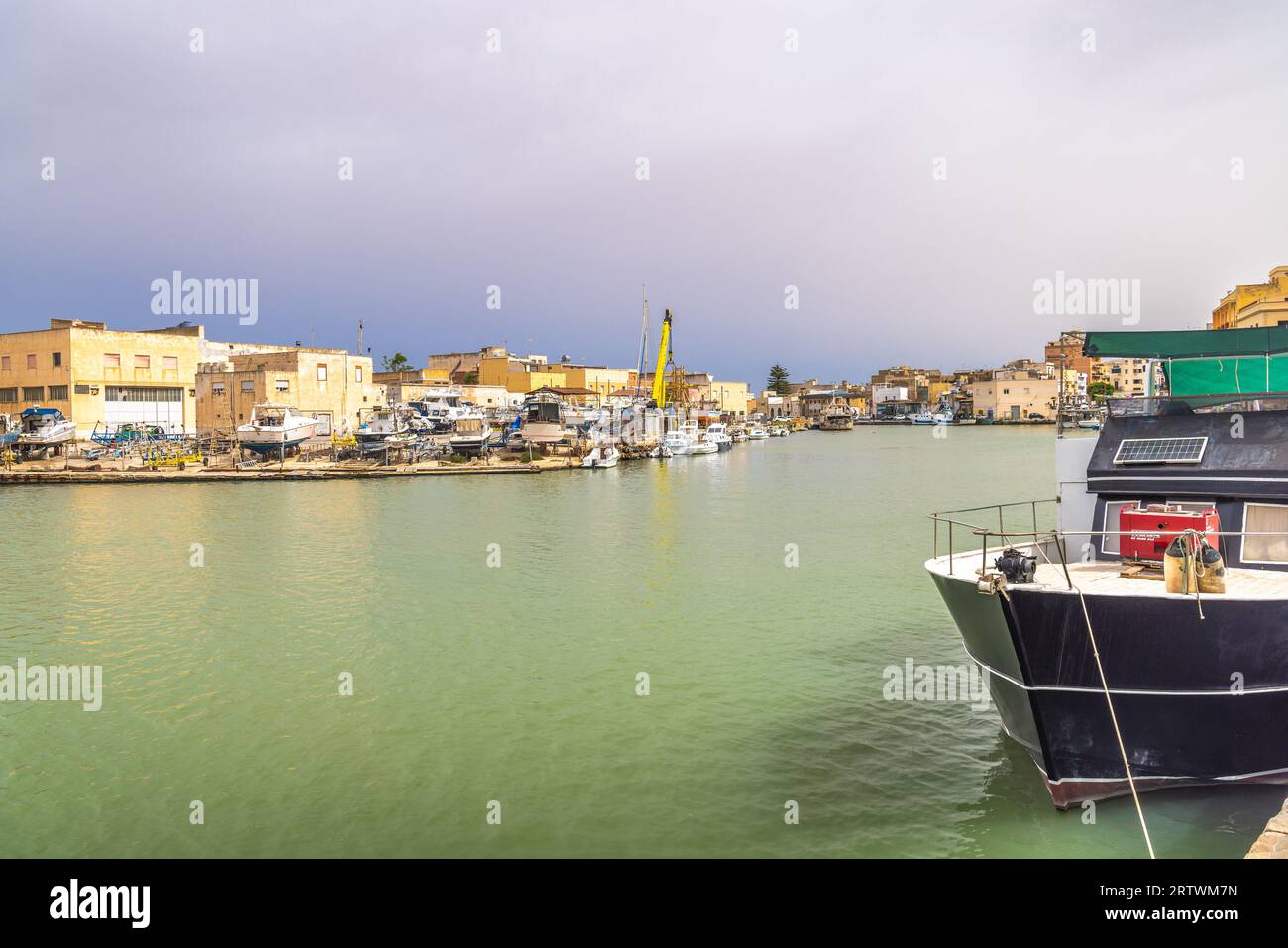 Canale marittimo di Mazara del Vallo, città nel sud-ovest della Sicilia, Italia, Europa. Foto Stock