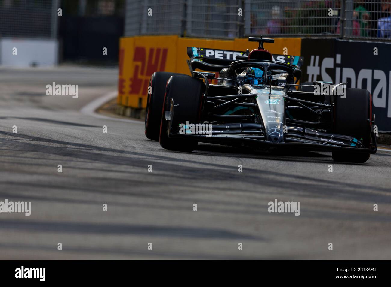 Circuito di Marina Bay Street, Singapore. 15 settembre 2023. 2023 Formula 1 Singapore Airlines Gran Premio di Singapore; giornata delle prove libere; numero 63 pilota Mercedes AMG Petronas George Russell durante la prova 1 credito: Action Plus Sports/Alamy Live News Foto Stock