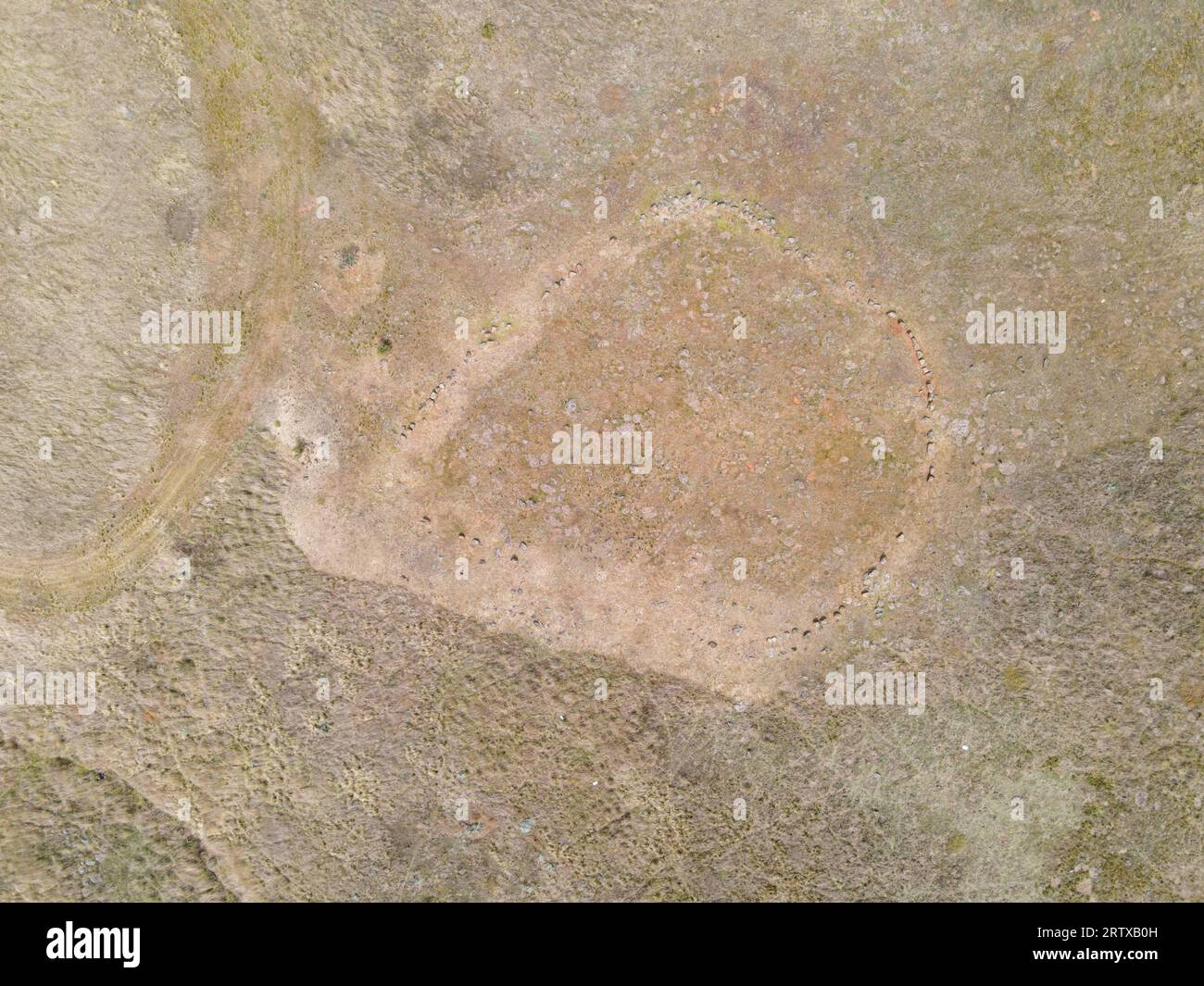 Wurdi Youang Aboriginal Stone Arrangement, Australia. Le posizioni astronomicamente significative allineate sono vecchie di Stonehenge e Piramidi Foto Stock