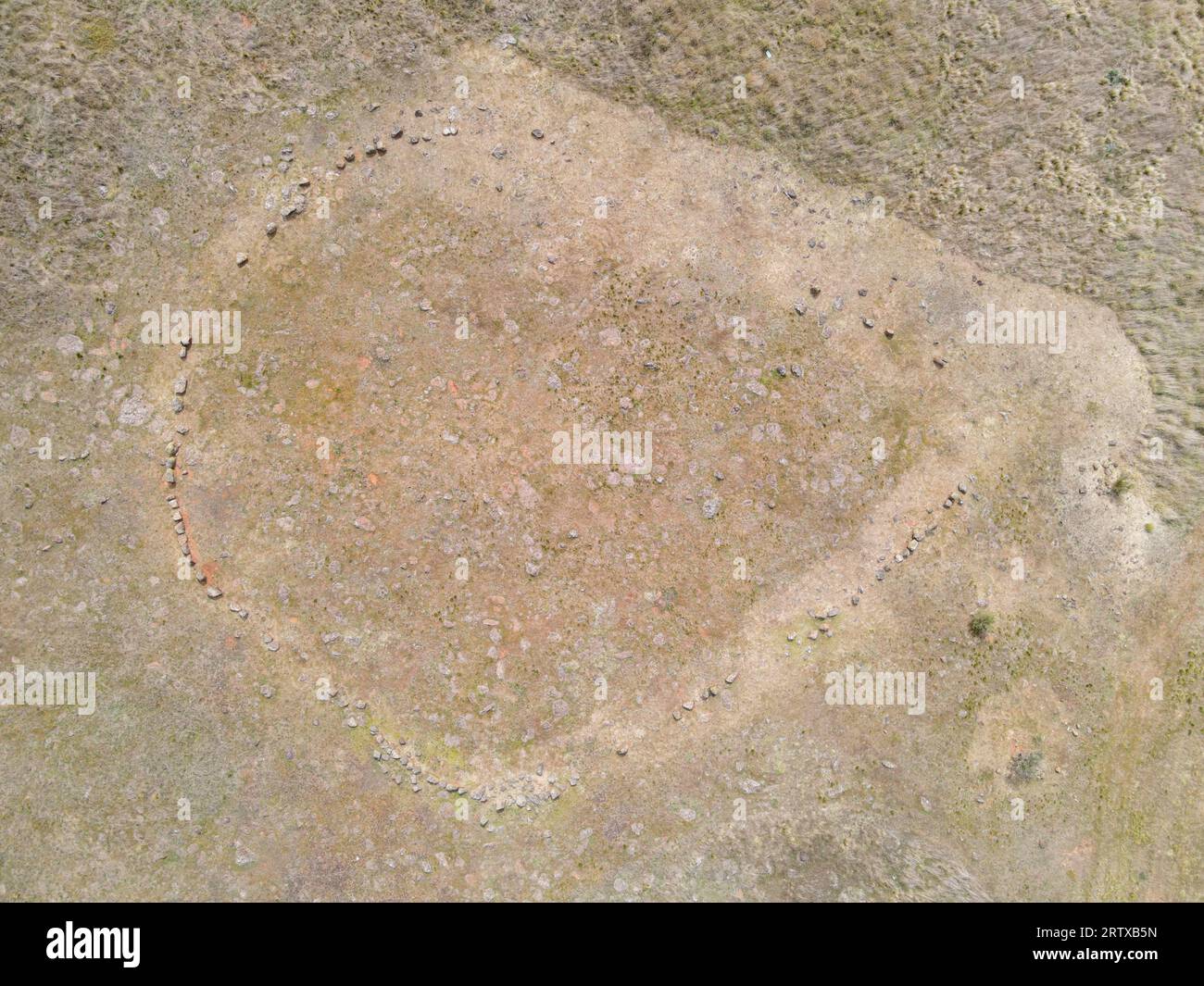 Wurdi Youang Aboriginal Stone Arrangement, Australia. Le posizioni astronomicamente significative allineate sono vecchie di Stonehenge e Piramidi Foto Stock