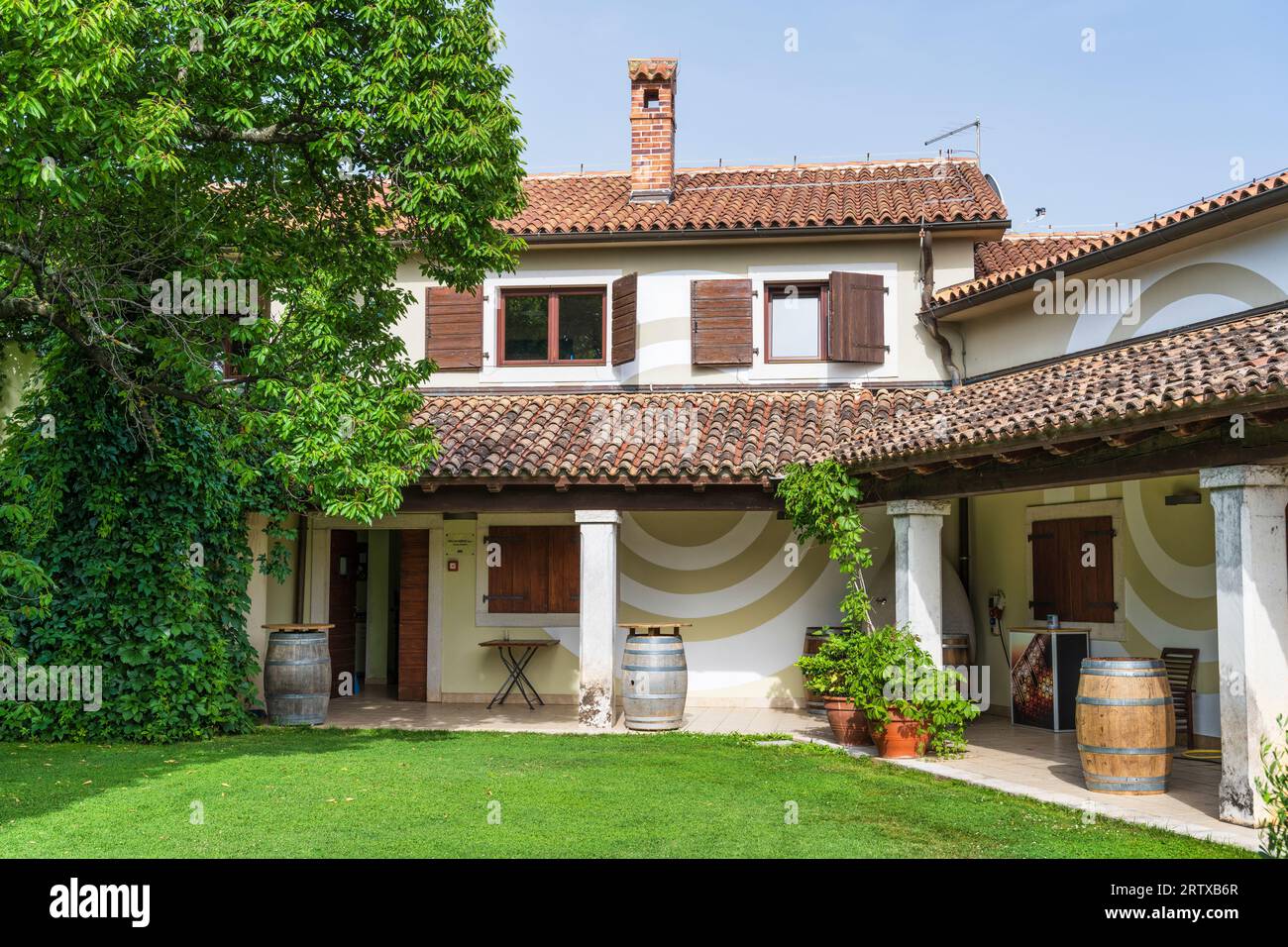 Centro visitatori presso l'azienda vinicola Matošević a Krunčići, nella penisola istriana della Croazia Foto Stock