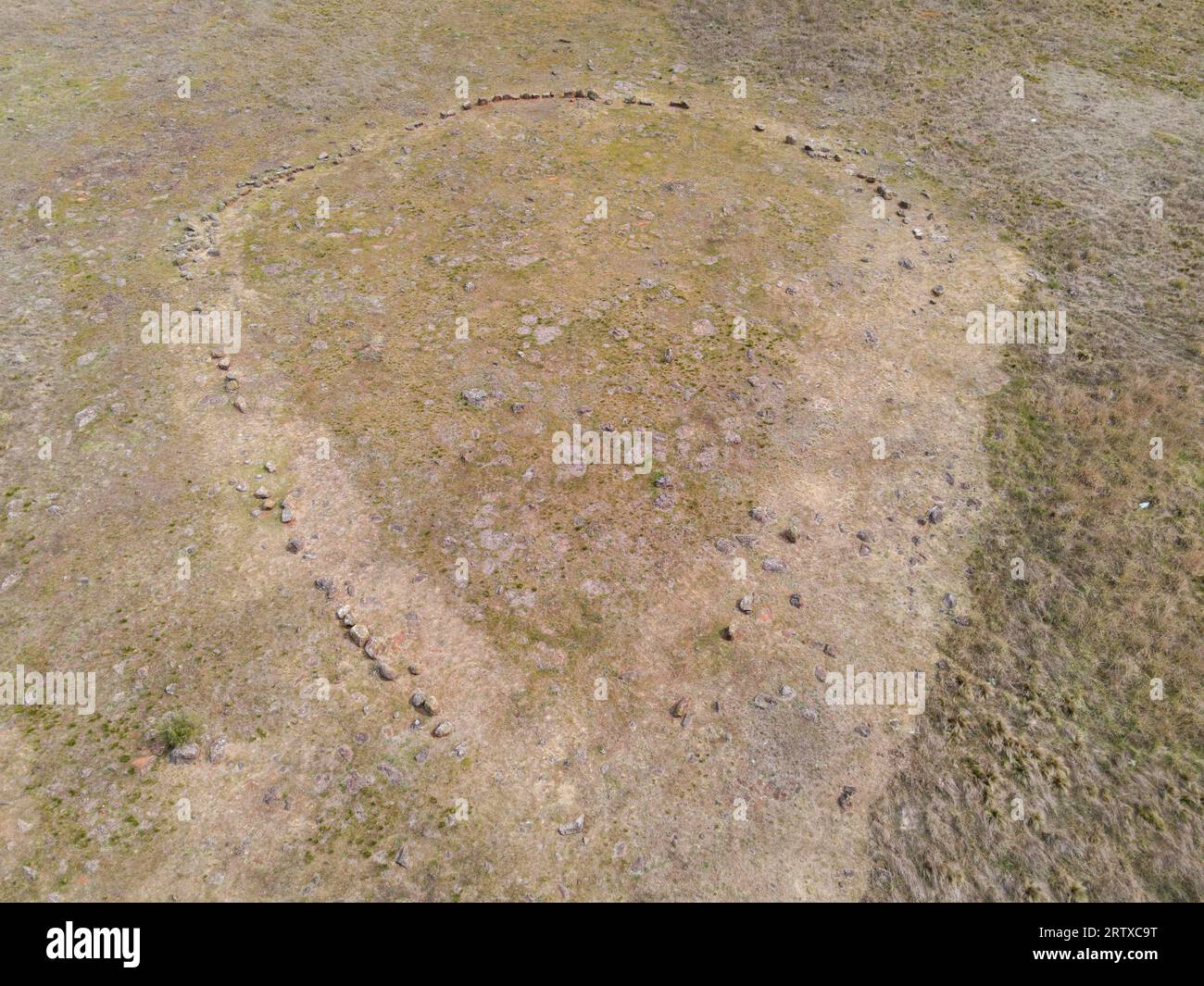 Wurdi Youang Aboriginal Stone Arrangement, Australia. Le posizioni astronomicamente significative allineate sono vecchie di Stonehenge e Piramidi Foto Stock