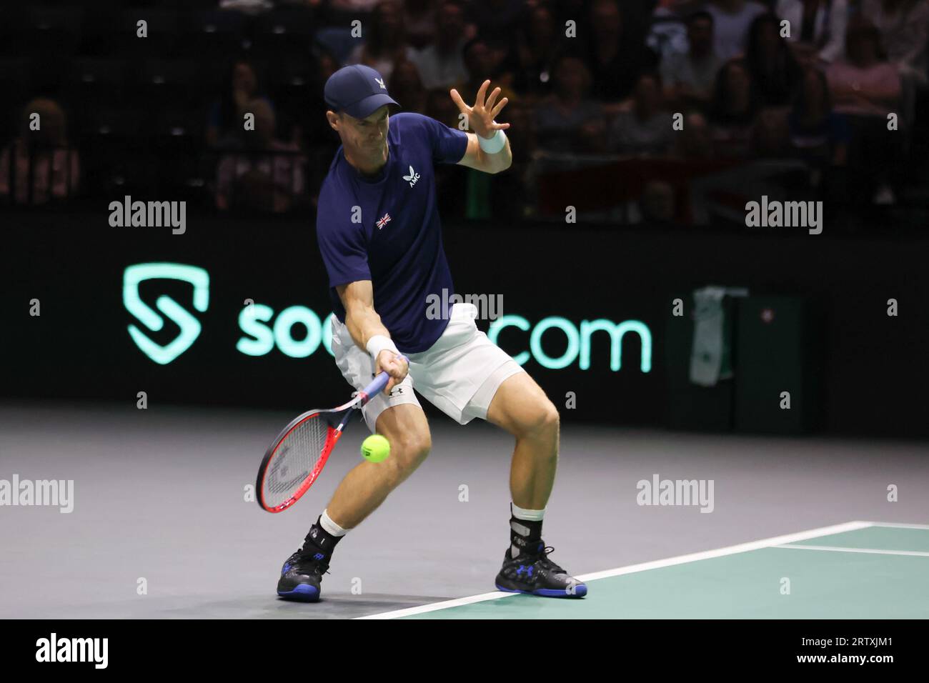 AO Arena, Manchester, Lancashire, Regno Unito. 15 settembre 2023. Andy Murray (GBR) durante la fase a gironi delle finali di Coppa Davis 2023 contro Leandro Riedi (sui) della Svizzera Credit: Touchlinepics/Alamy Live News Foto Stock