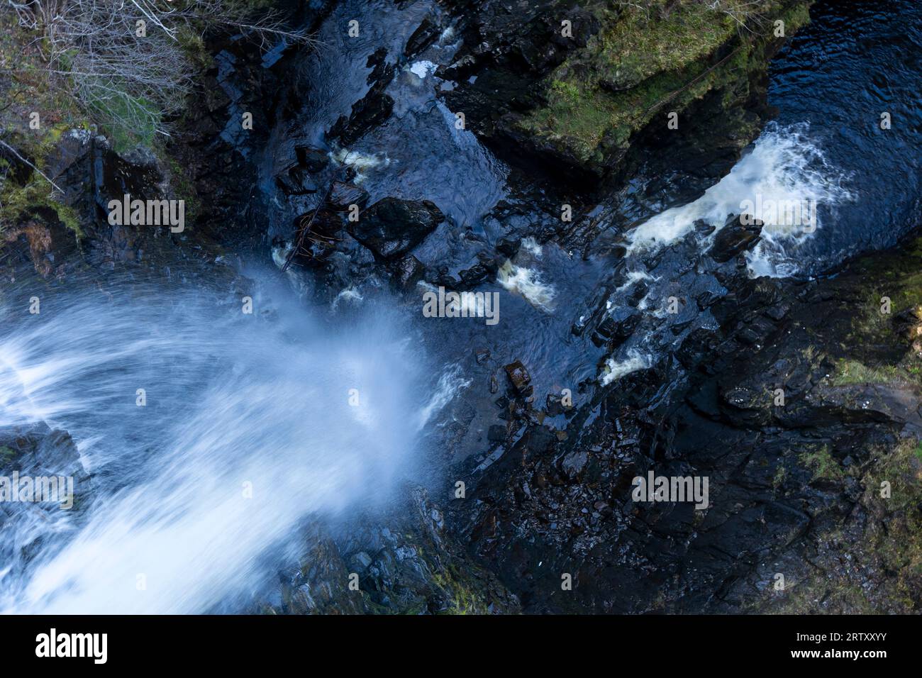 Plodda Falls (gaelico: EAS Ploda) è una cascata, situata 5 km a sud-ovest del villaggio di Tomich, vicino a Glen Affric, nelle Highlands scozzesi. SH Foto Stock