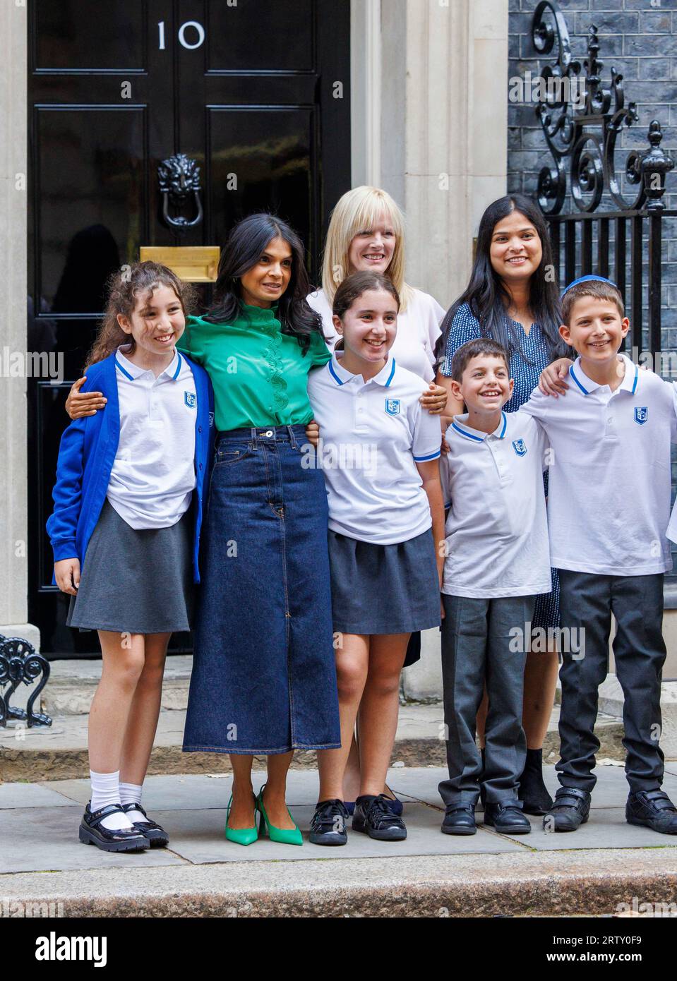 Lojndon, Regno Unito. 15 settembre 2023. Akshata Murthy, moglie di Rishi Sunaks, incontra i bambini delle scuole primarie in visita al 10 di Downing Street. I bambini inclusi provenivano dalla Richmond Primary School e dalla Rosh Pinah Primary School di Edgware. Credito: Karl Black/Alamy Live News Foto Stock