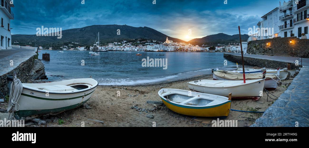 Veduta di Cadaqués, Alt Empordà comarca, Girona, Catalogna, Spaind Foto Stock