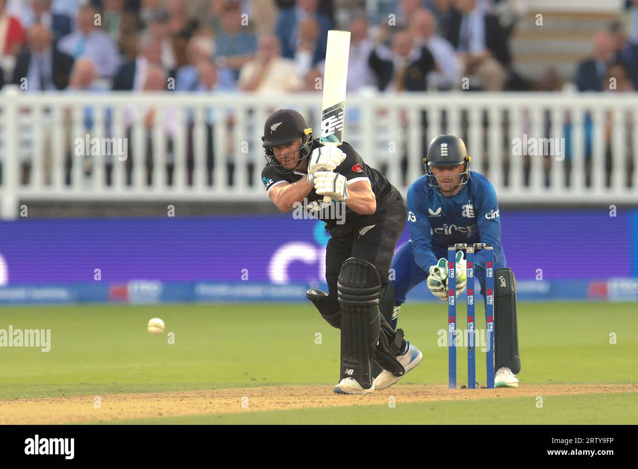 Londra, Regno Unito. 15 settembre 2023. Il bowling Glenn Phillips della nuova Zelanda mentre l'Inghilterra affronta la nuova Zelanda nella quarta Metro Bank One Day International al Lords Credit: David Rowe/Alamy Live News Foto Stock