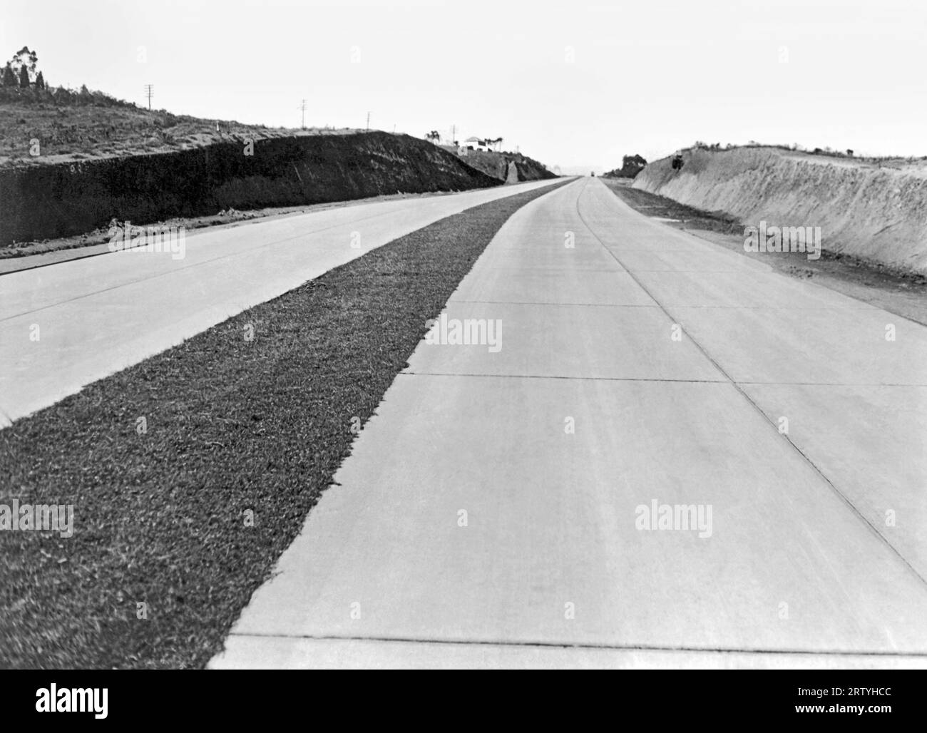 c. 1957 un primo sistema di autostrade a quattro corsie negli Stati Uniti. Il presidente Eisenhower propose il sistema delle autostrade nel luglio del 1954. Foto Stock