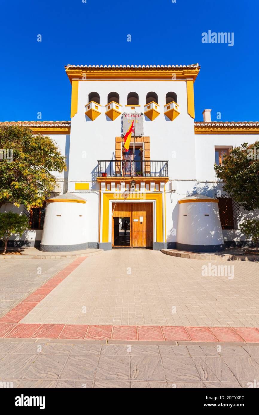 La Guardia Civil o edificio della Guardia Civil di Orgiva. Orgiva è una città dell'Andalusia, in Spagna, situata nel distretto di Alpujarras, in provincia di Granada. Foto Stock
