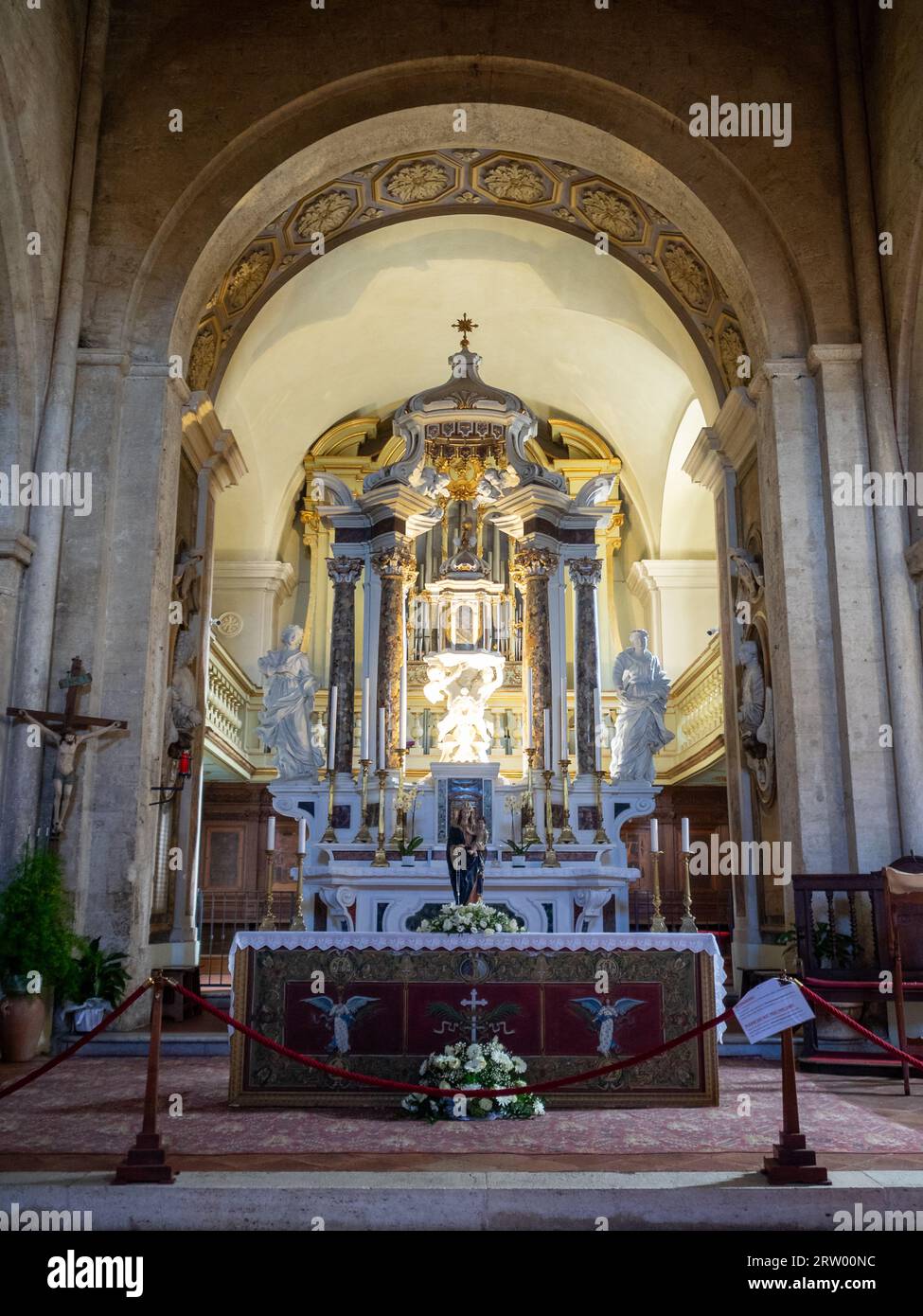 Altare maggiore della Collegiata di San Quirico, San Quirico d'Orcia Foto Stock