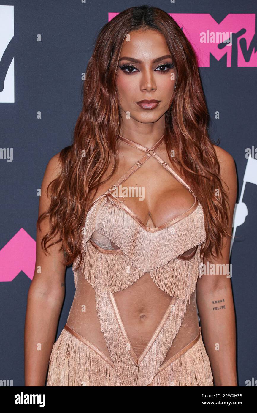 NEWARK, NEW JERSEY, USA - 12 SETTEMBRE: Anitta si pone con il premio "Best Latin" per "Funk Rave" nella sala stampa degli MTV Video Music Awards 2023 tenutosi al Prudential Center il 12 settembre 2023 a Newark, New Jersey, Stati Uniti. (Foto di Xavier Collin/Image Press Agency) Foto Stock