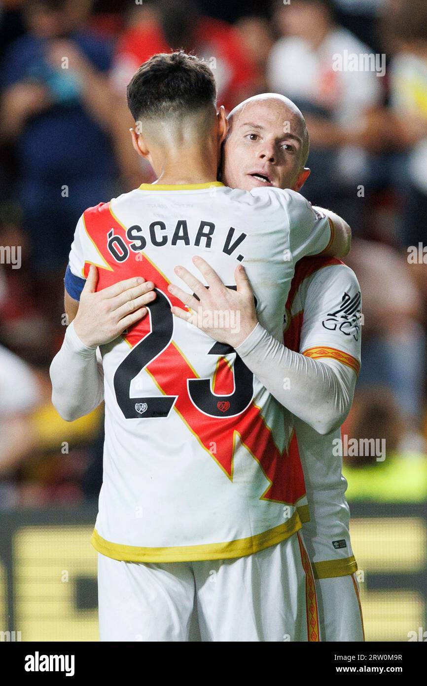 Madrid, Spagna. 15 settembre 2023. Vallecas Stadium MADRID, SPAGNA - 15 SETTEMBRE: ISI Palazón di Rayo Vallecano e 'Scar Valentín di Rayo Vallecano festeggia un gol durante la partita LaLiga EA Sports 2023/24 tra Rayo Vallecano e Alaves al Vallecas Stadium di Madrid il 15 SETTEMBRE 2023. (Foto di Guille Martinez) GM (Guillermo Martinez/SPP) credito: SPP Sport Press Photo. /Alamy Live News Foto Stock