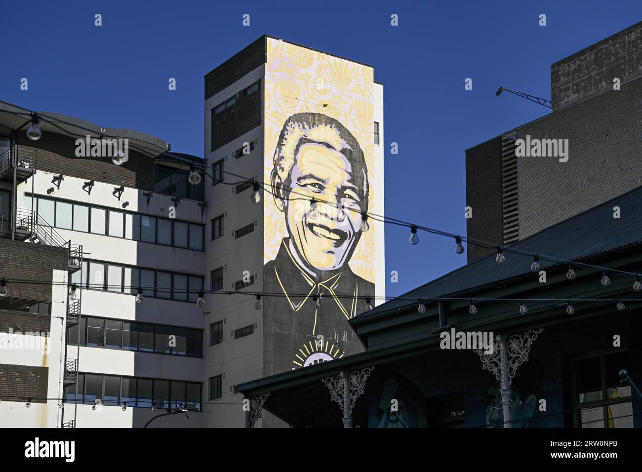 Murale di Nelson Mandela, combattente per la libertà ed ex presidente, Central Business District, Johannesburg, provincia di Gauteng, Sudafrica Foto Stock