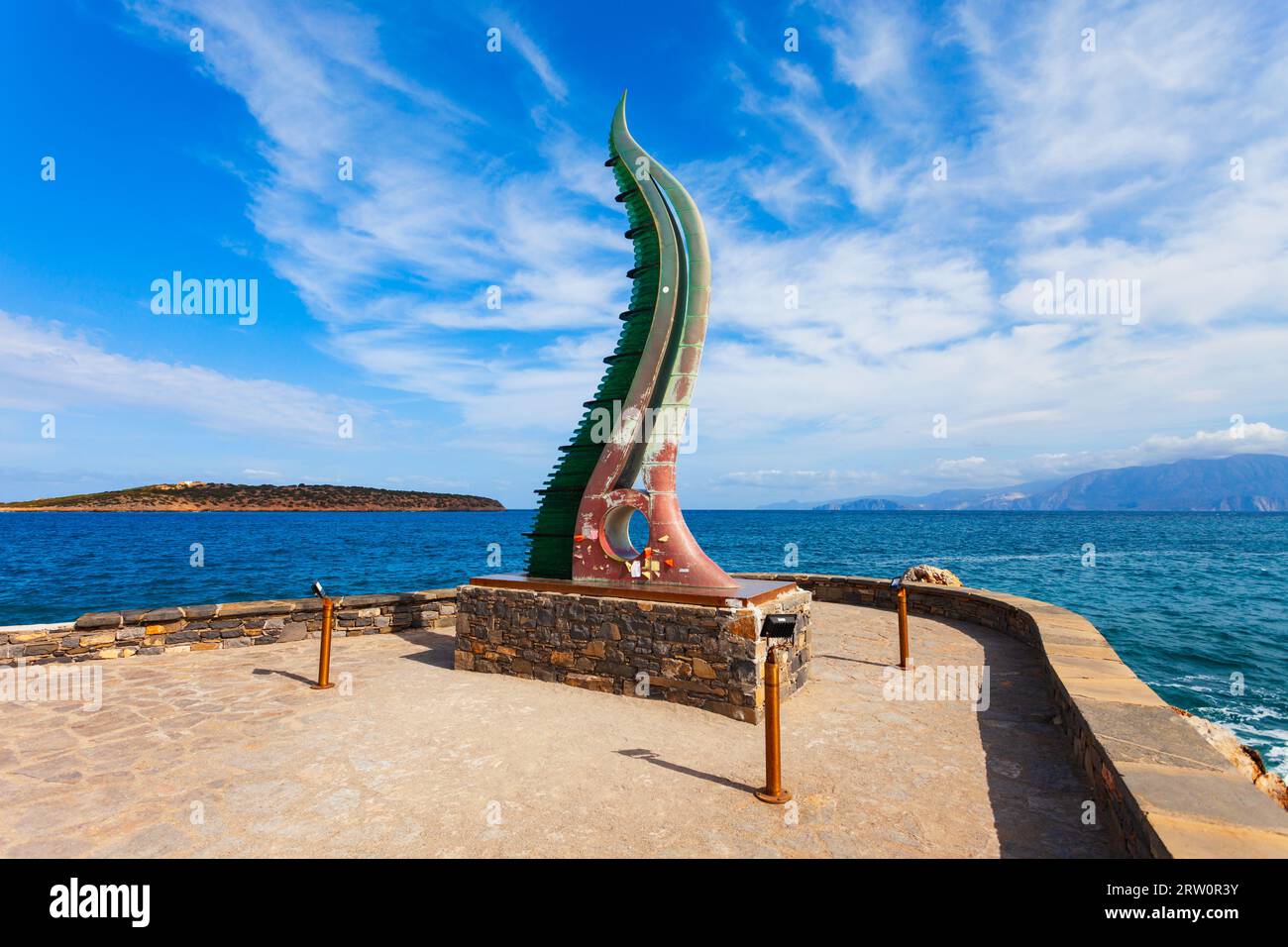 Agios Nikolaos, Grecia - 25 ottobre 2021: Corno di Amalthea o della Cornucopia, un simbolo eterno di abbondanza in Agios, Hagios o Aghios Nikolaos, a c Foto Stock